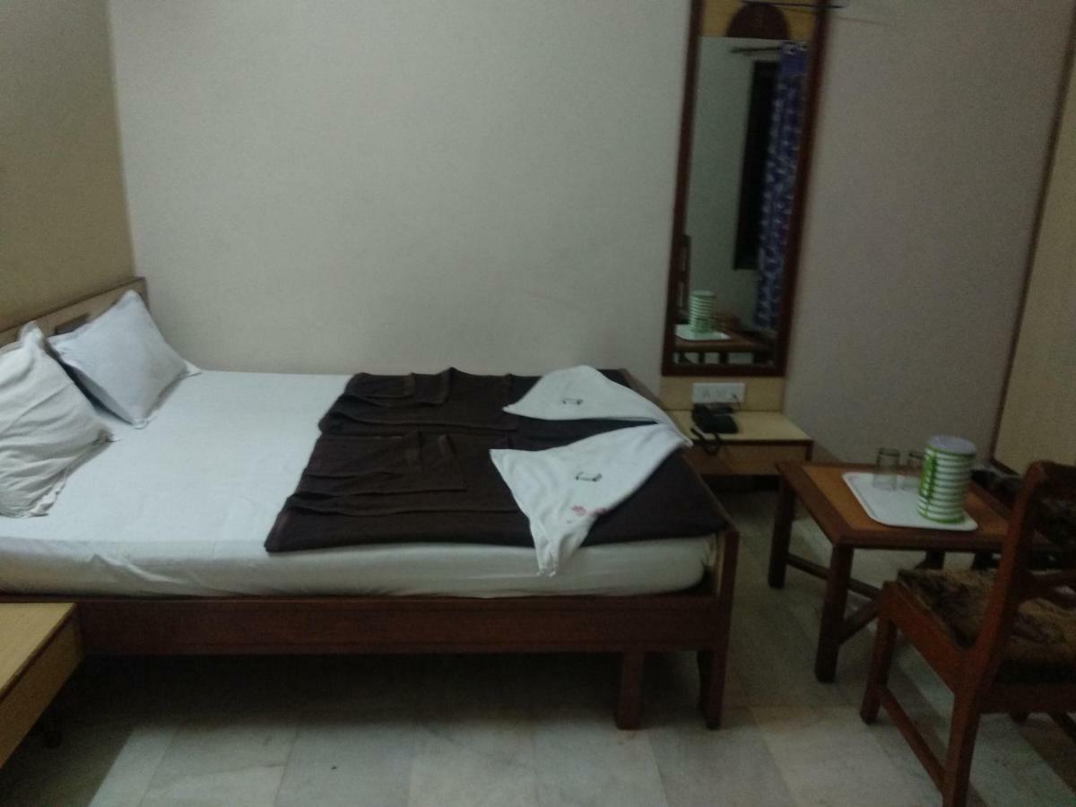 Hotel Rajwada International 贝尔高姆 外观 照片