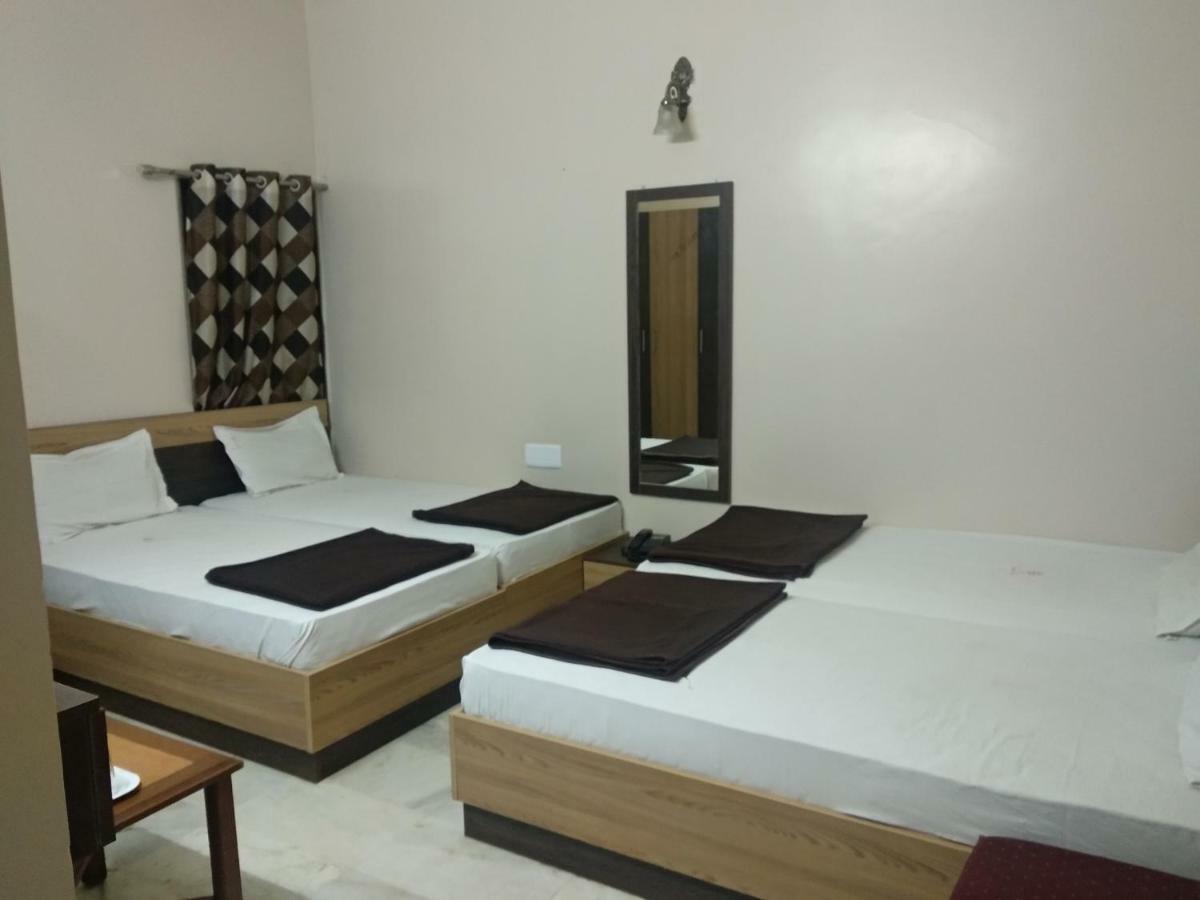 Hotel Rajwada International 贝尔高姆 外观 照片